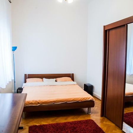 Inner City Apartment Debrecen Ngoại thất bức ảnh
