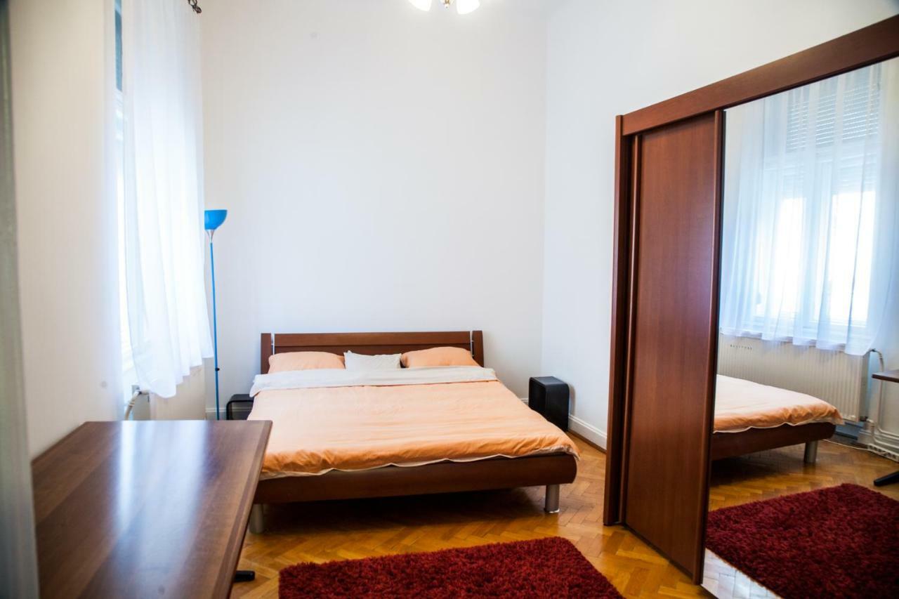 Inner City Apartment Debrecen Ngoại thất bức ảnh