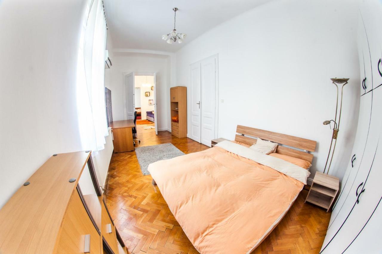 Inner City Apartment Debrecen Ngoại thất bức ảnh
