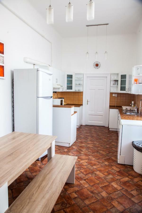 Inner City Apartment Debrecen Ngoại thất bức ảnh