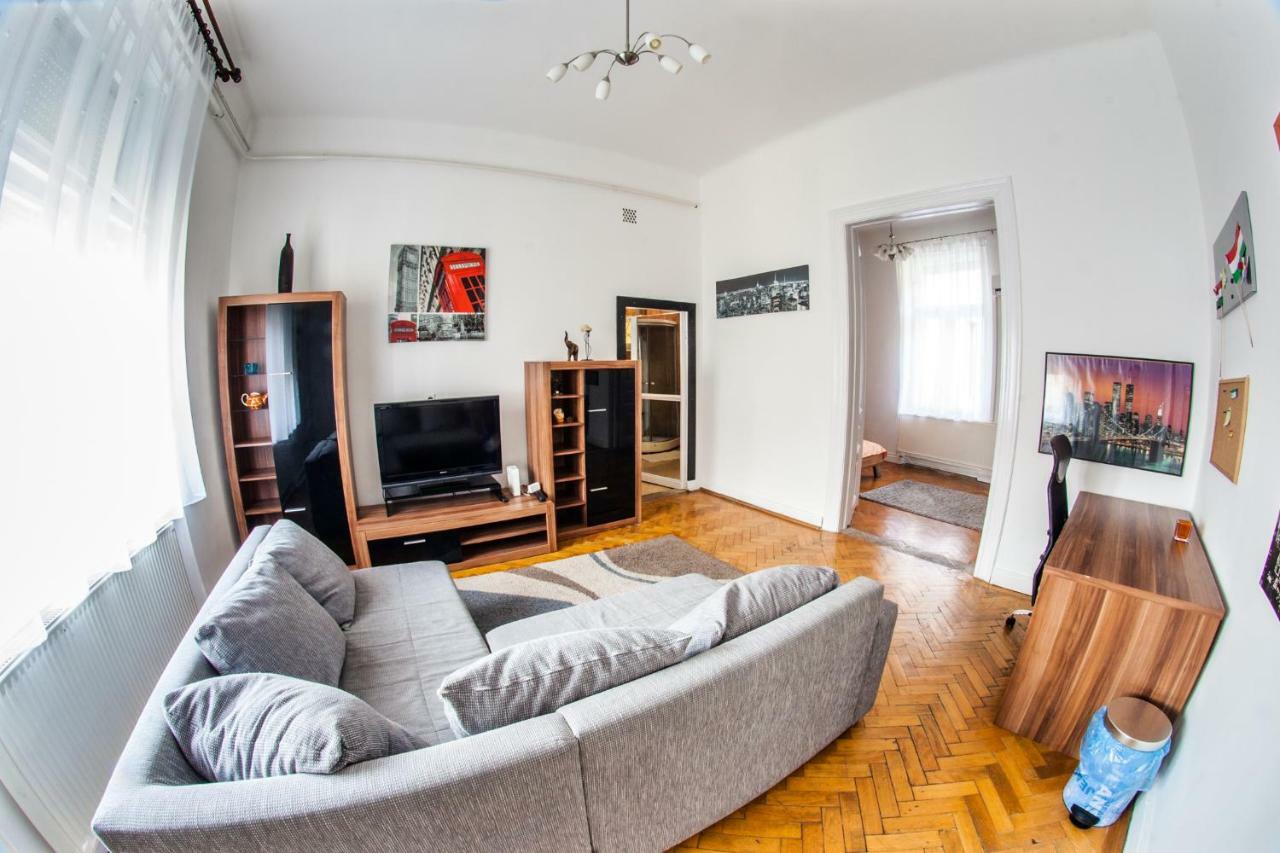 Inner City Apartment Debrecen Ngoại thất bức ảnh