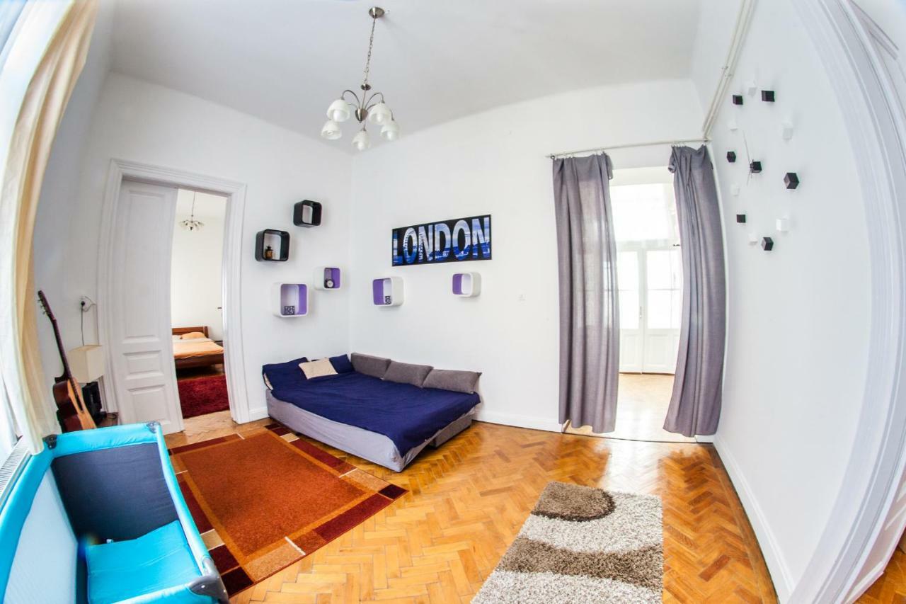 Inner City Apartment Debrecen Ngoại thất bức ảnh