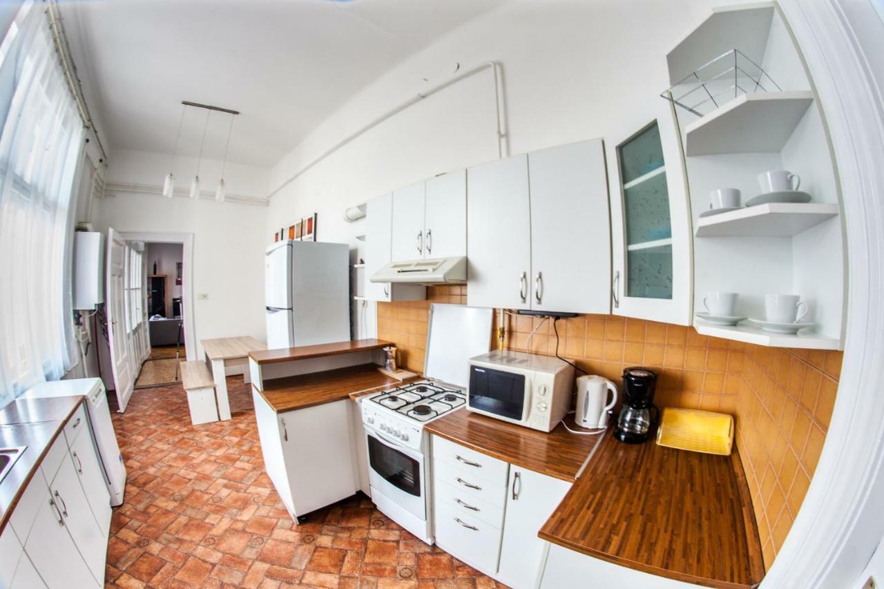 Inner City Apartment Debrecen Ngoại thất bức ảnh