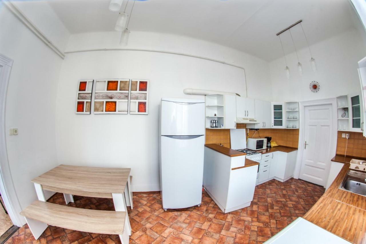 Inner City Apartment Debrecen Ngoại thất bức ảnh