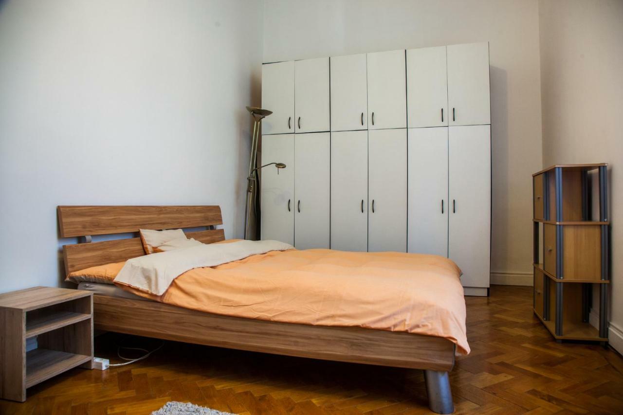 Inner City Apartment Debrecen Ngoại thất bức ảnh