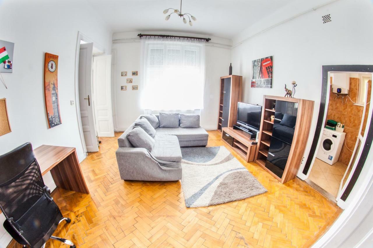 Inner City Apartment Debrecen Ngoại thất bức ảnh